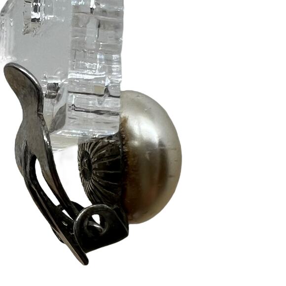 Vintage Silver Pearl Clip-On Earring Classic Mid-Century Single Statement Piece - Picture 7 of 9